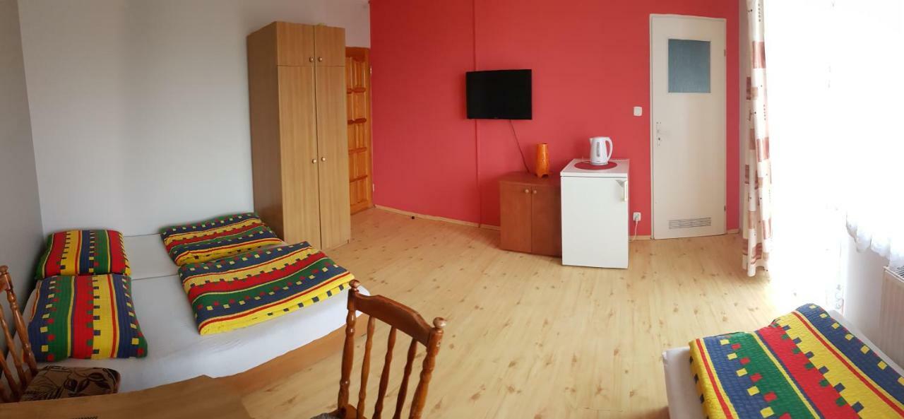 Pokoje Goscinne U Laury Rewal Chambre photo
